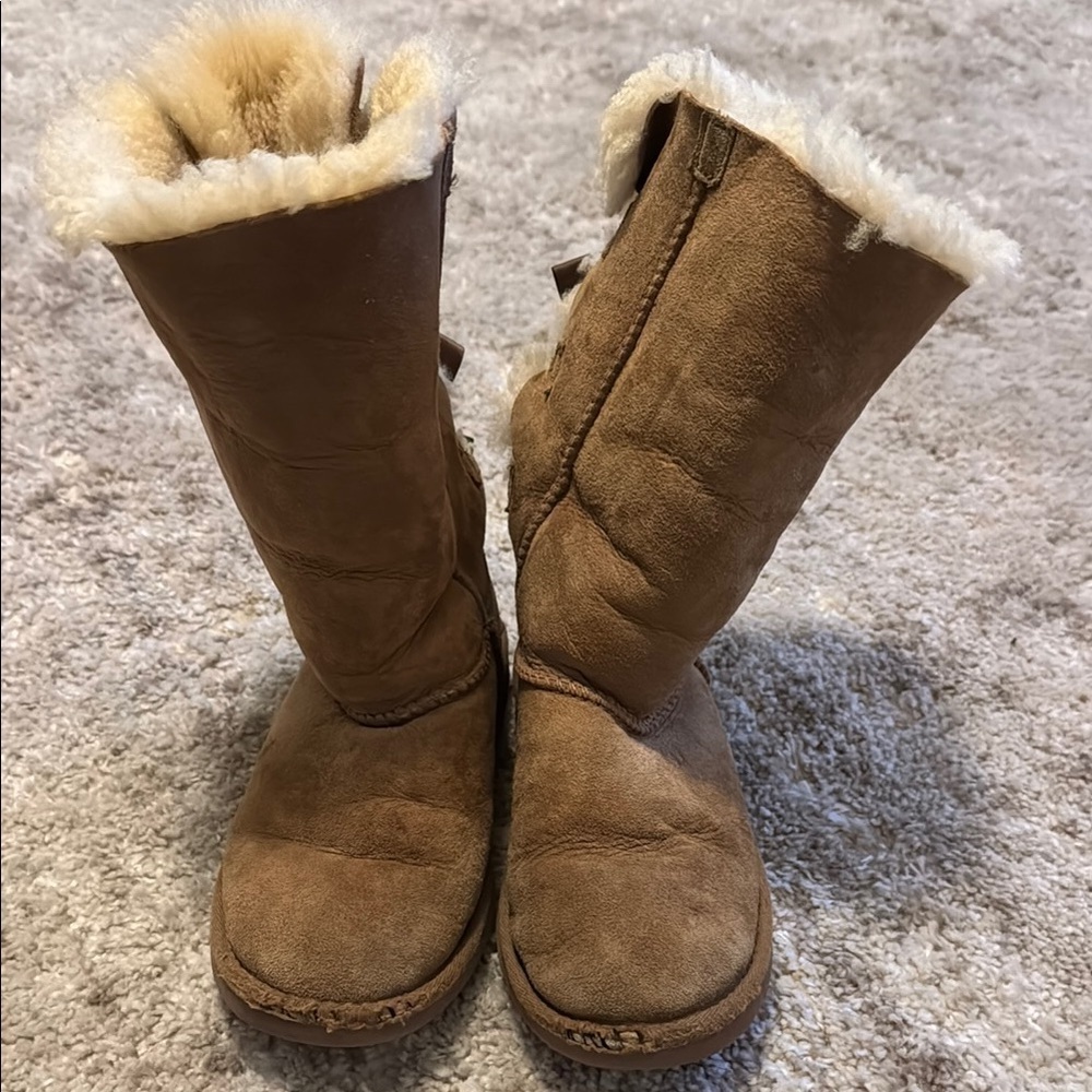 🍍Girls Ugg Bailey Bow boots🍍SZ 2 - Picture 2 of 5
